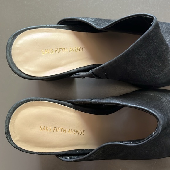 SAKS FIFTH AVE black pumps - Picture 10 of 12